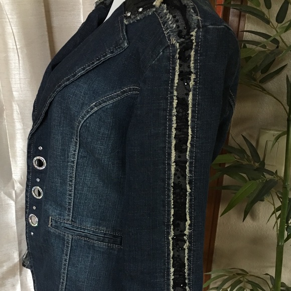 🌺🌺SOLD🌺🌺 Ethyl Vintage Denim Jacket - Picture 4 of 8